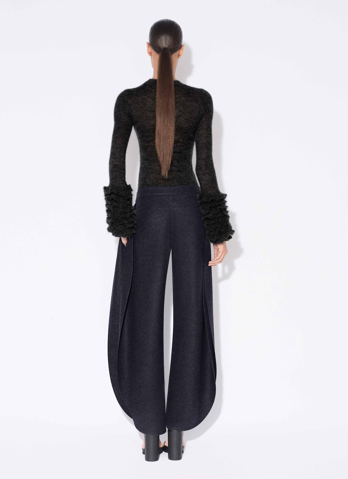 PANTALONES PÉTALO DE FRANELA DE LANA ALAÏA AZUL MARINO PANTALONES PÉTALO DE FRANELA DE LANA